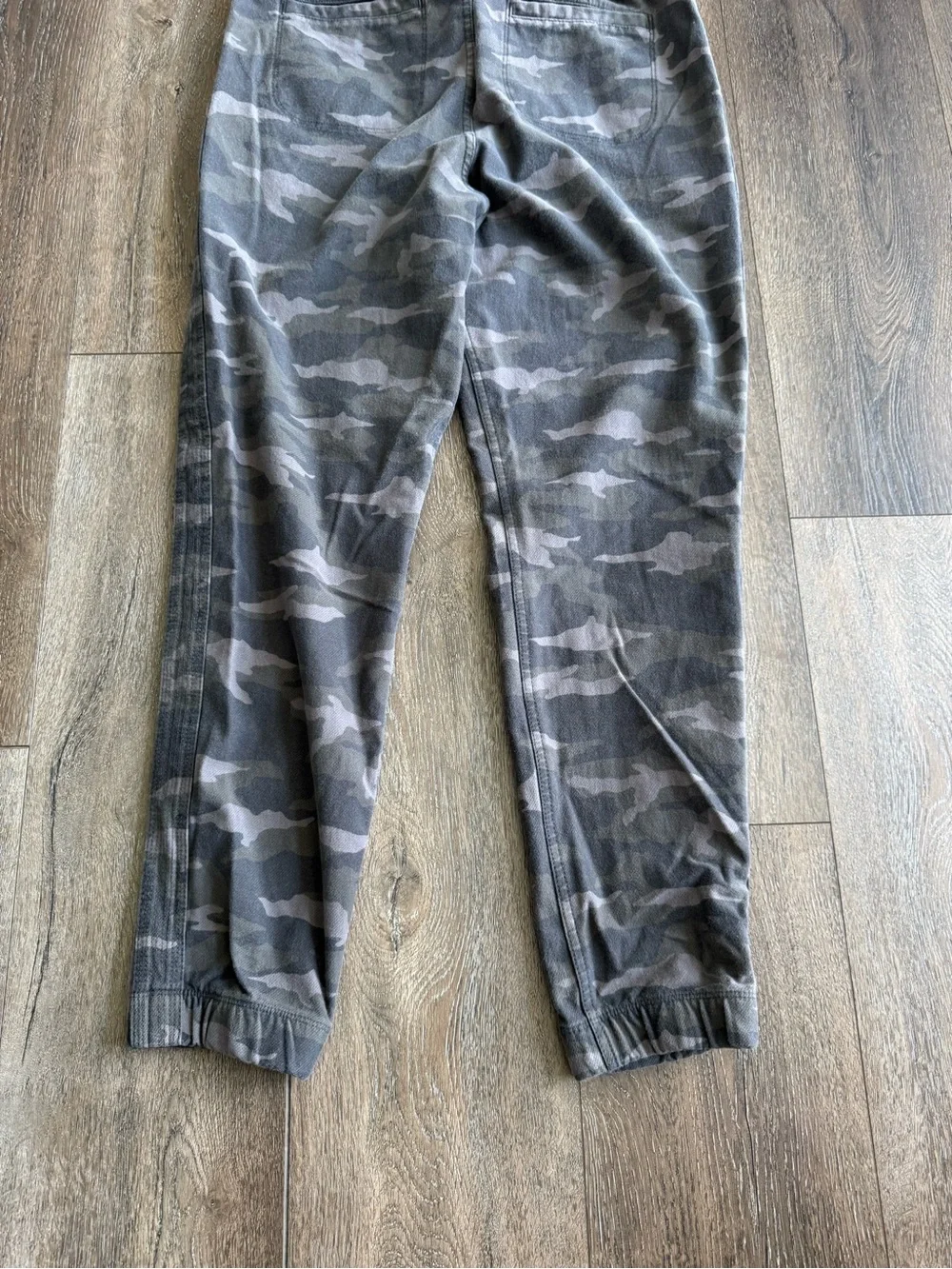 Athleta Camo Farallon Jogger Sweatpants Size 6